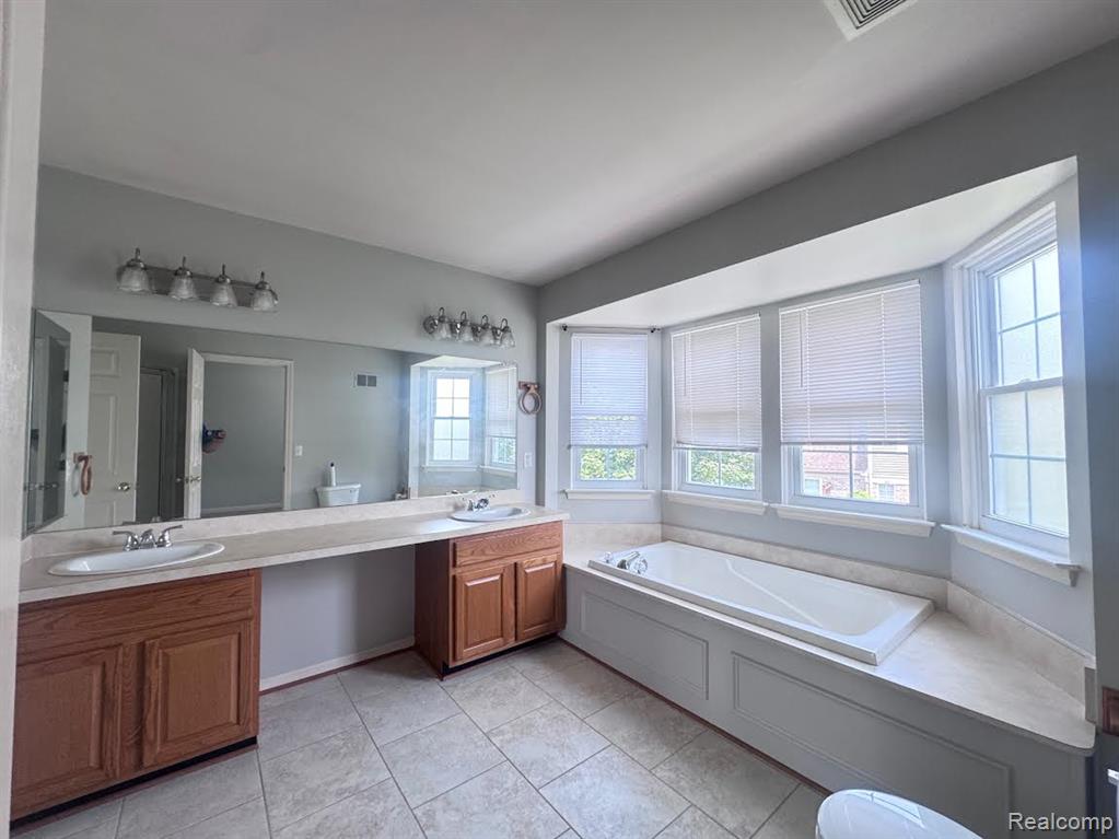 4351 Hunters Circle W, Canton, MI 48188 — Photo 17