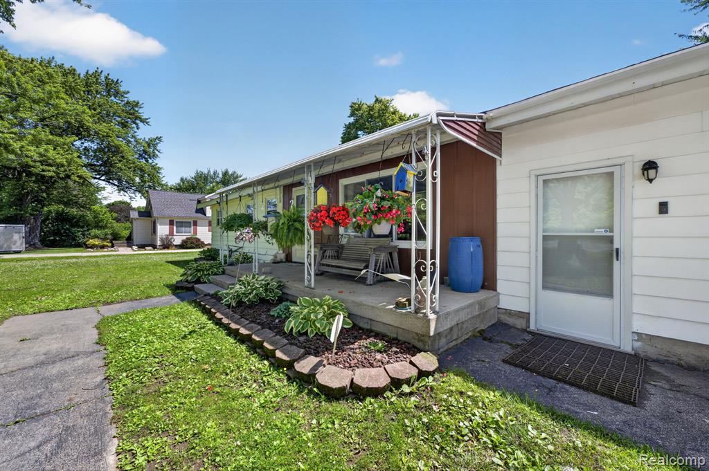 5233 Torrey Road, Flint, MI 48507 — Photo 2
