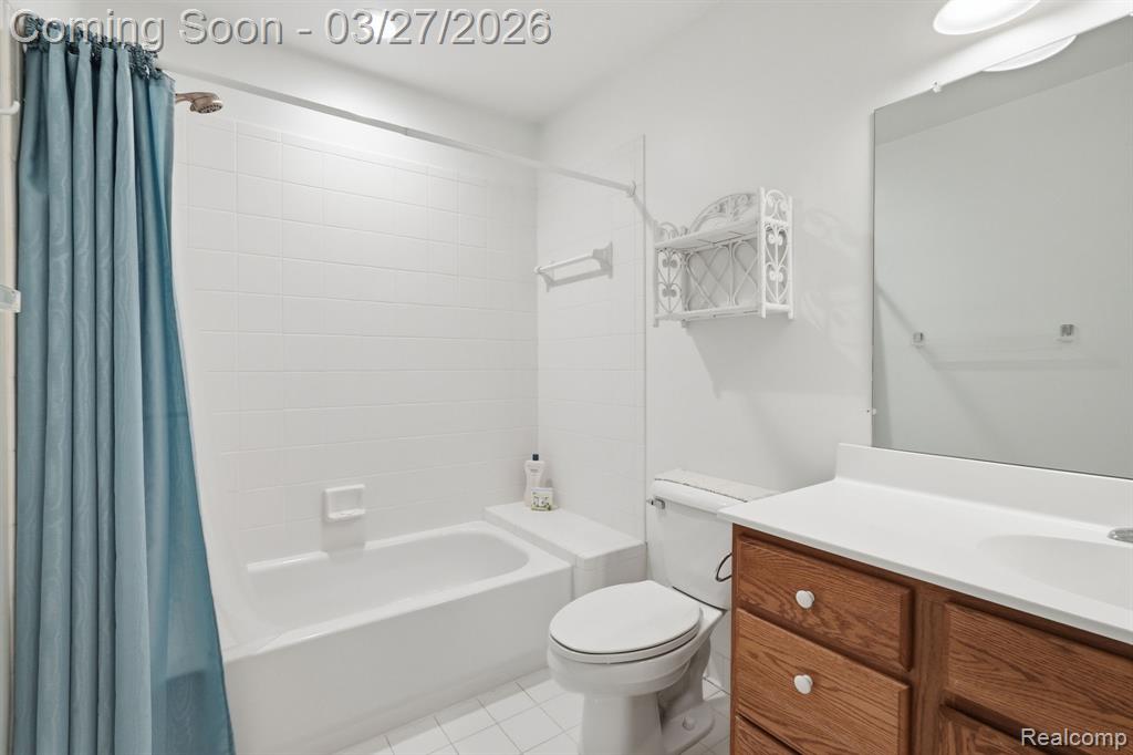 22432 Pointe Drive, Saint Clair Shores, MI 48081 — Photo 22