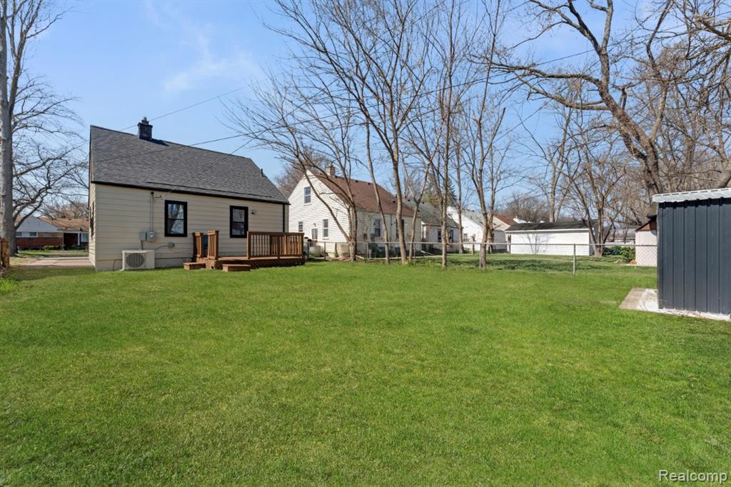 24220 Cloverlawn Street, Oak Park, MI 48237 — Photo 37