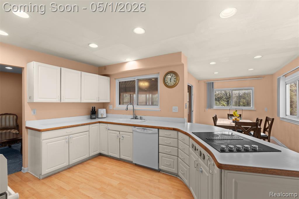 5686 Stratford Drive, West Bloomfield, MI — Photo 8