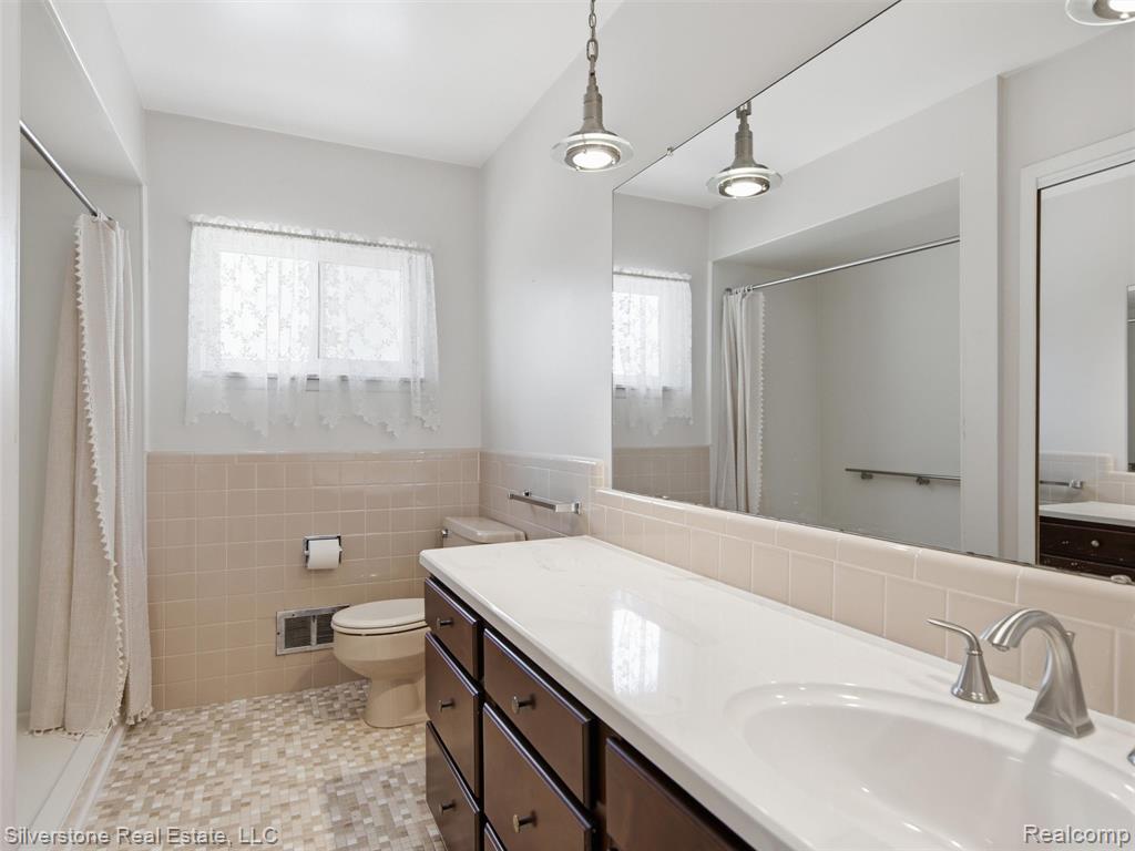 50628 Linda Lane, Utica, MI 48317 — Photo 17