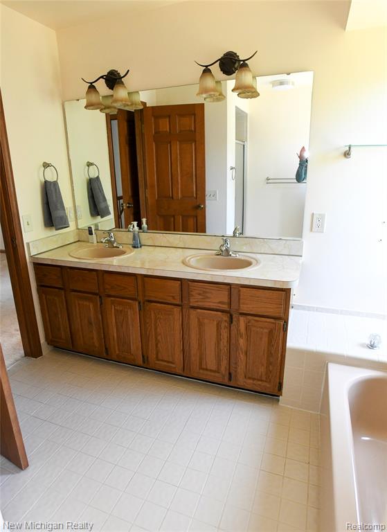 22200 Heatheridge, Farmington, MI 48167 — Photo 21