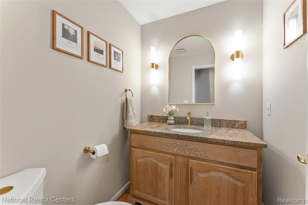 6276 N Shore Drive, West Bloomfield, MI 48324 — Photo 18