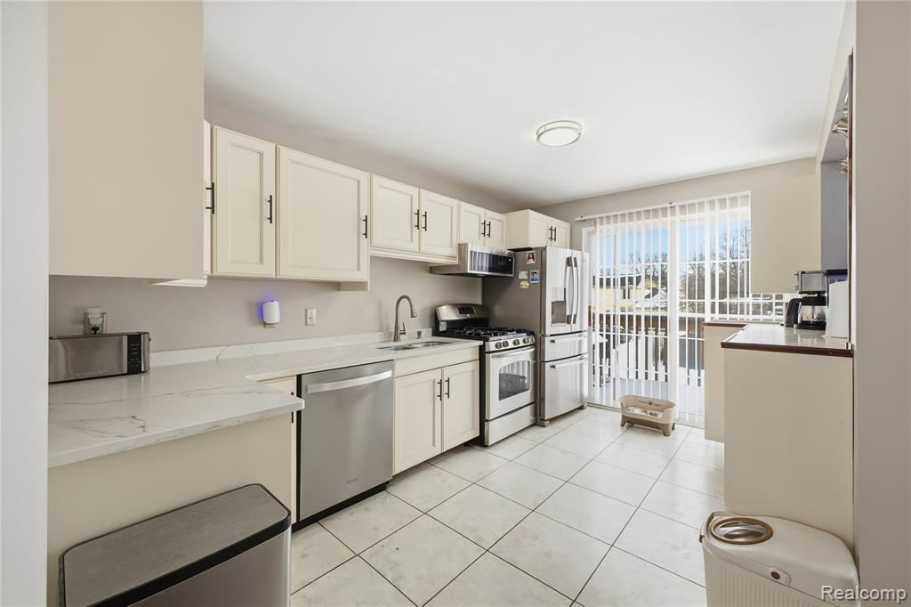 6015 Edmund Street, Romulus, MI, 48174