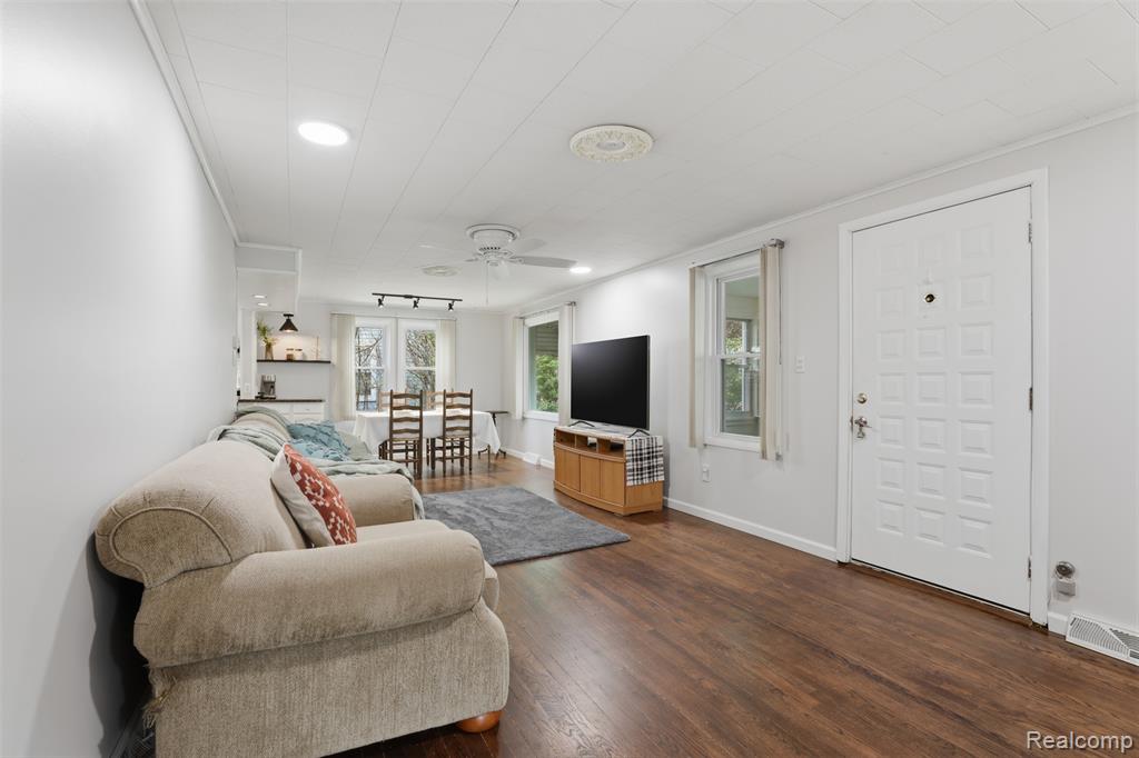 237 S Chocolay Avenue, Commerce Twp, MI — Photo 4