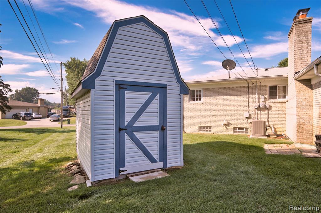 53626 Debra Drive, Shelby Twp, MI 48316 — Photo 5