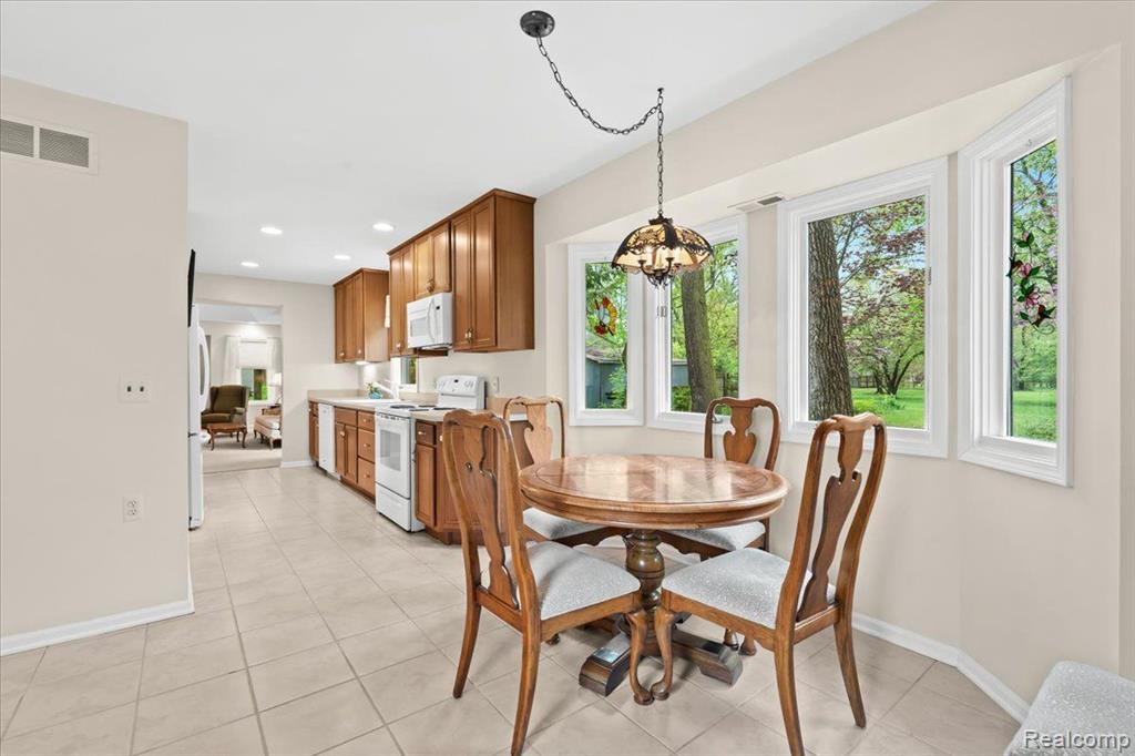 21290 JUNIPER Court, 76, Farmington Hills, MI 48336 — Photo 8