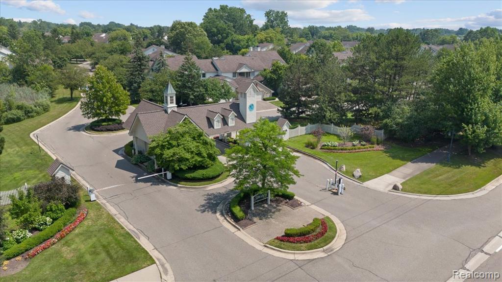 7570 Danbury Circle, West Bloomfield, MI — Photo 57