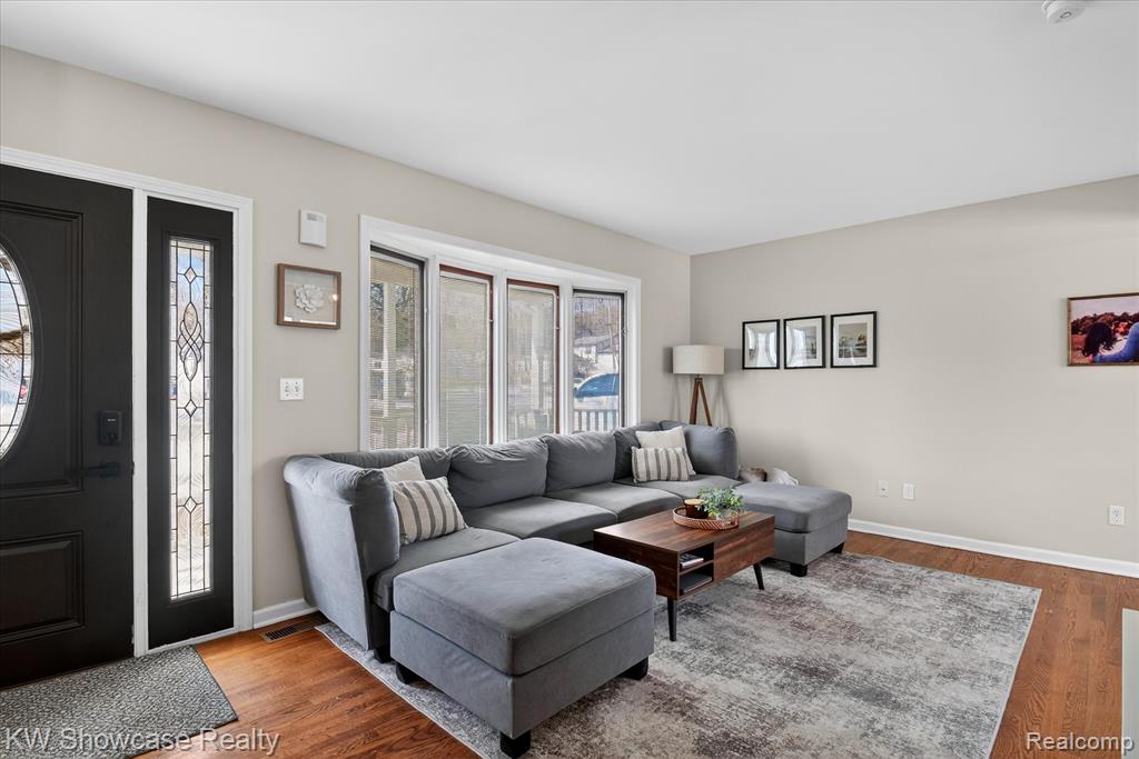 622 Elizabeth Street, Milford, MI 48381 — Photo 9