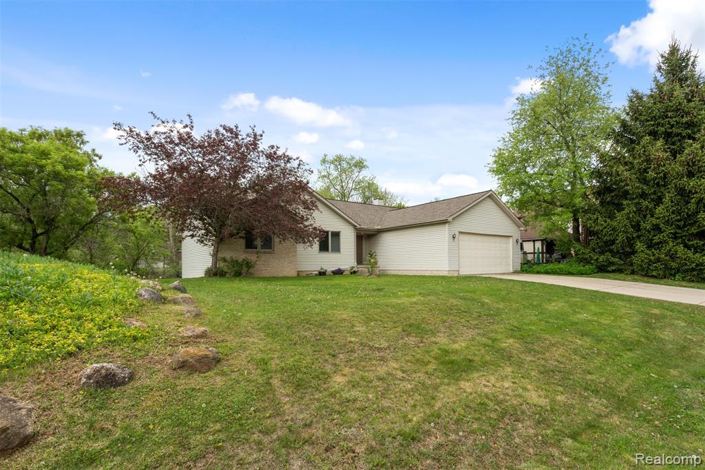 815 Esther Drive, Lake Orion, MI 48362 — Photo 2