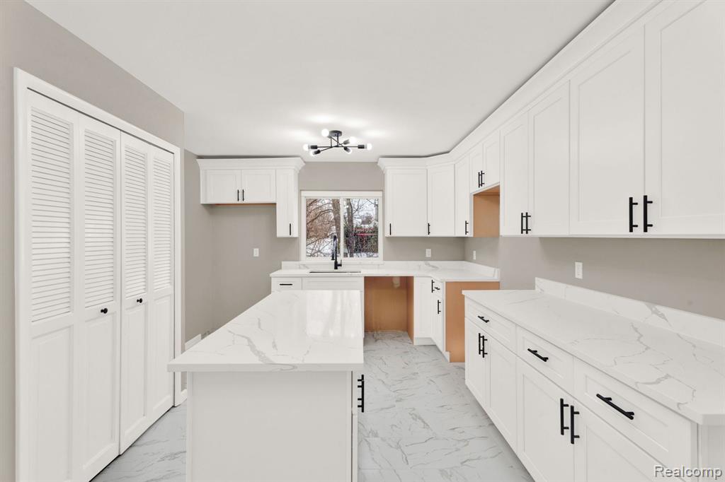 7820 Rampart Trail, Waterford, MI 48327 — Photo 20