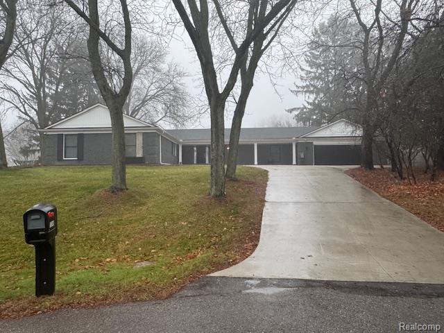5349 Van Ness Court, Bloomfield Hills, MI 48302 — front exterior