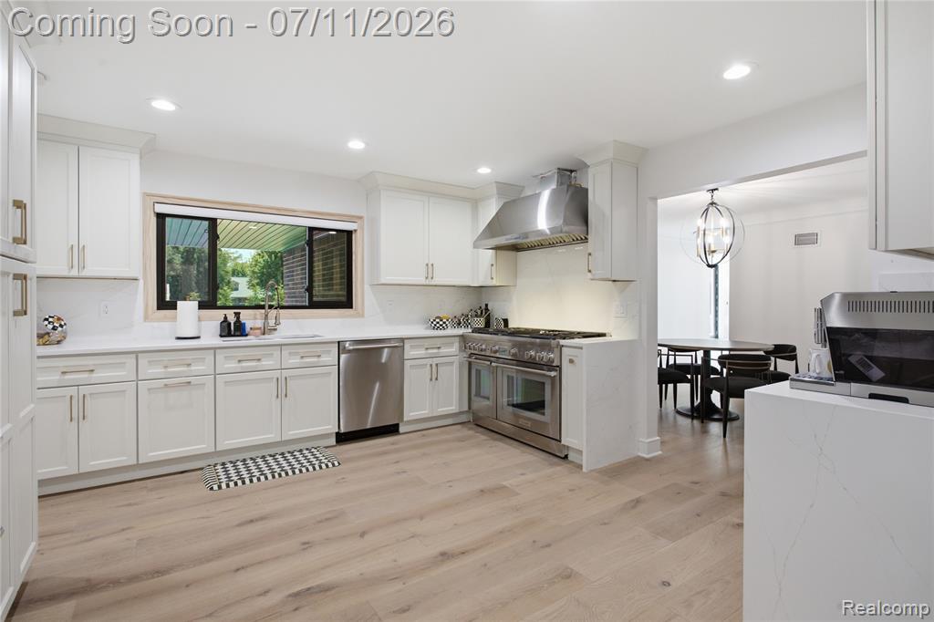 600 WOODCREST Drive, Dearborn, MI 48124 — Photo 17