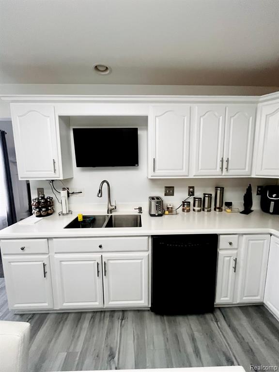 5454 MEADOW CREEK Court, Flint, MI 48532 — Photo 11