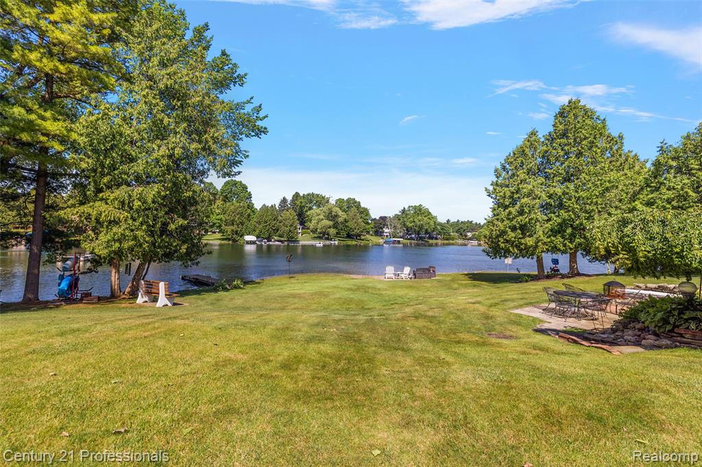 9311 Whipple Shores Drive, Clarkston, MI 48348 — Photo 4