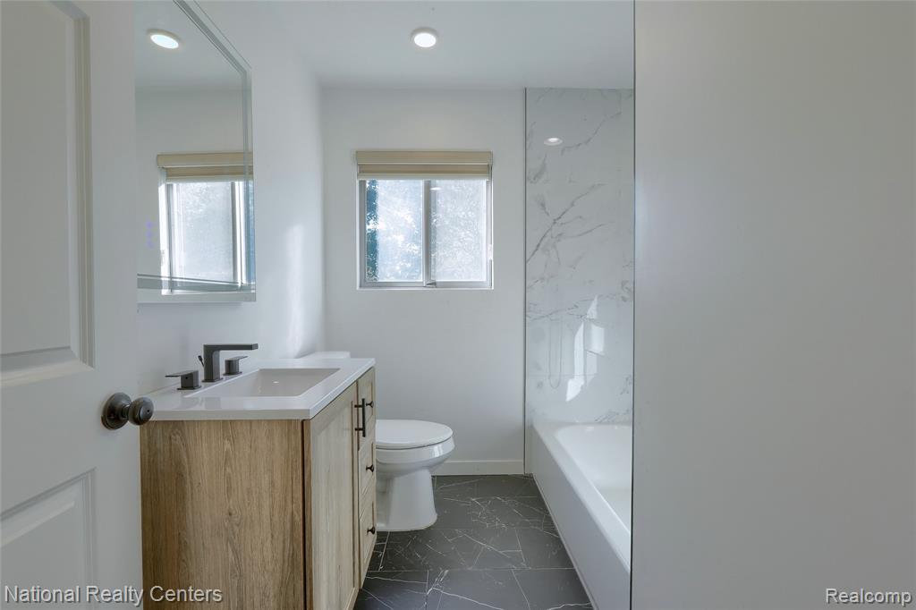 13369 Winchester Avenue, Huntington Woods, MI — Photo 11