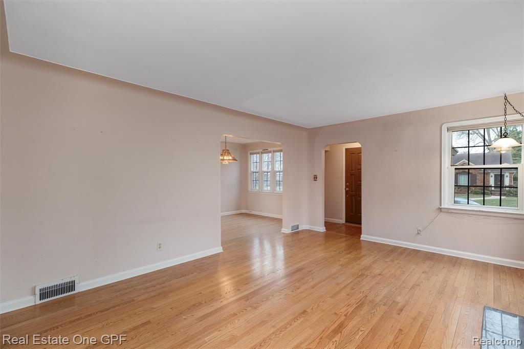 1488 Roslyn Road, Grosse Pointe Woods, MI 48236 — Photo 5