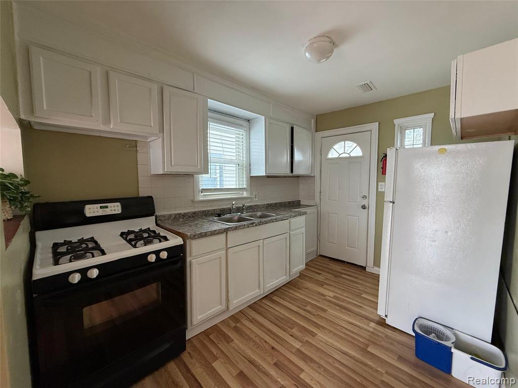 8209 Orchard Avenue, Warren, MI 48089 — Photo 7
