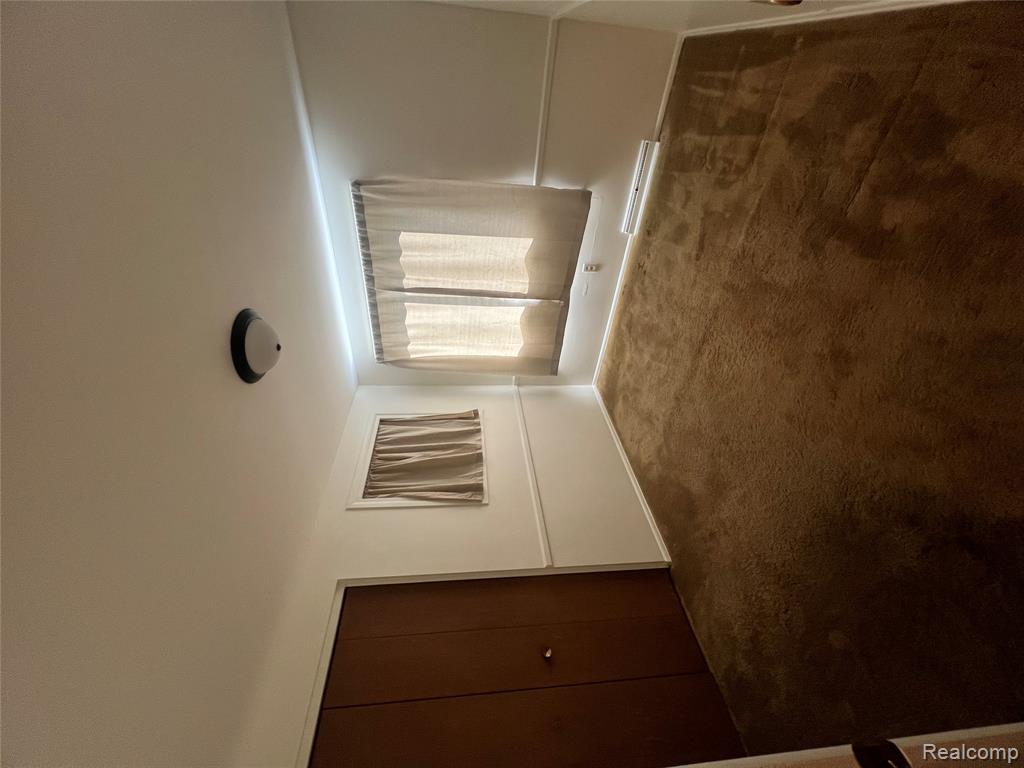 5352 Elmsford Drive, Flint, MI 48532 — Photo 16