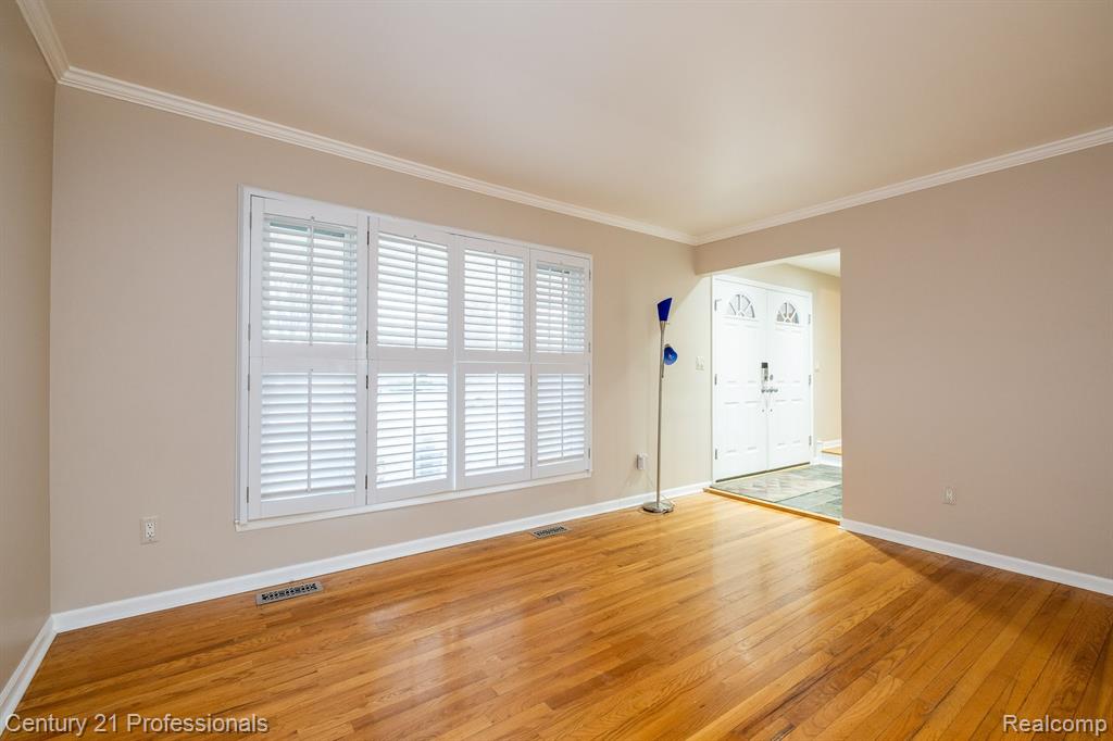 4256 BIEBER Drive, Sterling Heights, MI 48310 — Photo 8