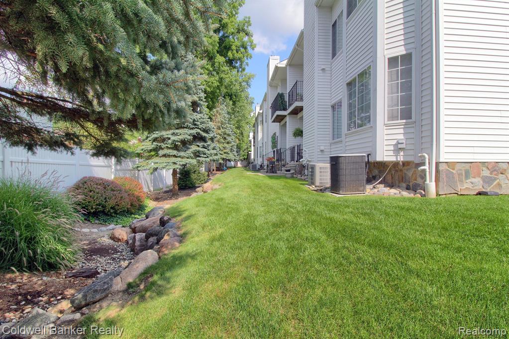 1696 CASSADY PLACE Drive, Plymouth, MI 48170 — Photo 35