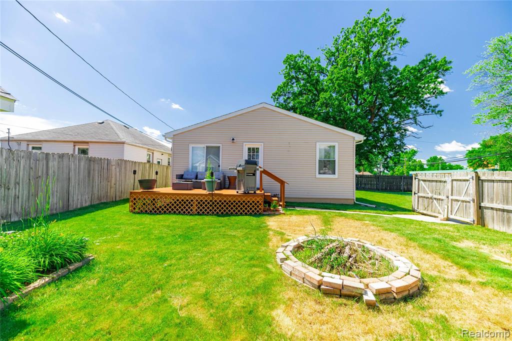 826 Goddard Street, Wyandotte, MI 48192 — Photo 33