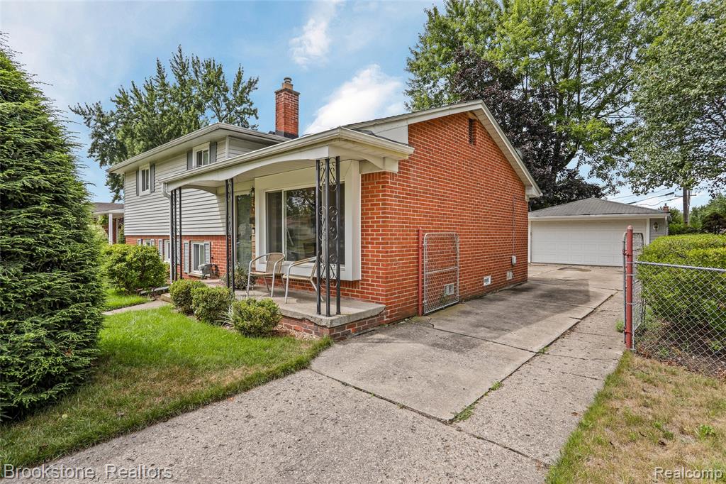 9915 Pere Avenue, Livonia, MI 48150 — Photo 2