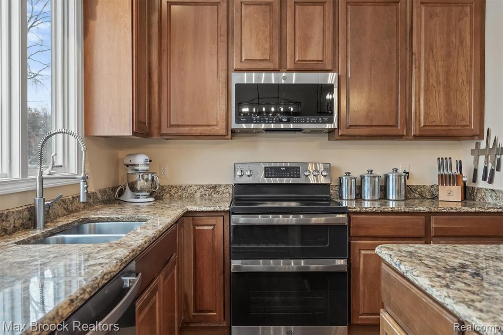 6144 Strawberry Circle, Commerce Twp, MI 48382 — Photo 17