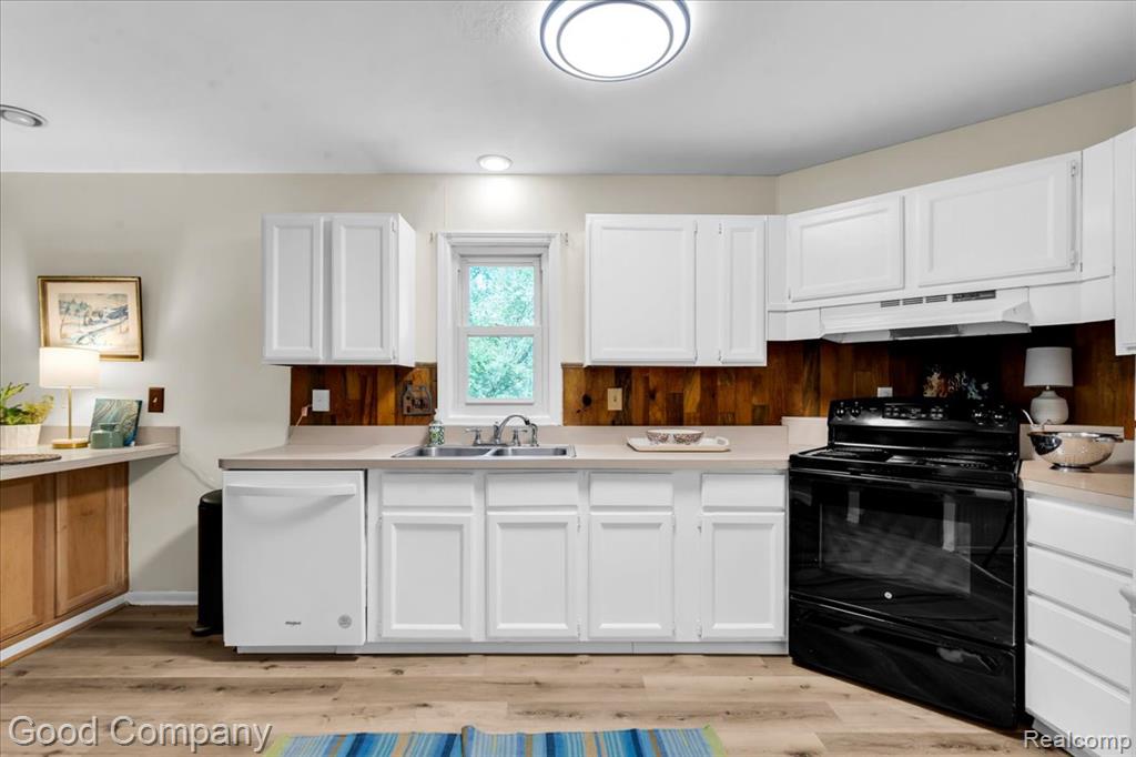8569 Stonegate Drive, Northville, MI 48168 — Photo 11