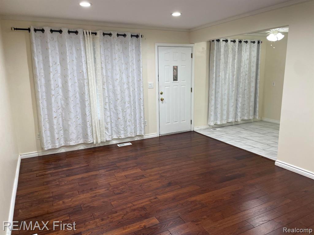 8401 18 Mile APT # 99 Road, Sterling Heights, MI 48313 — Photo 25