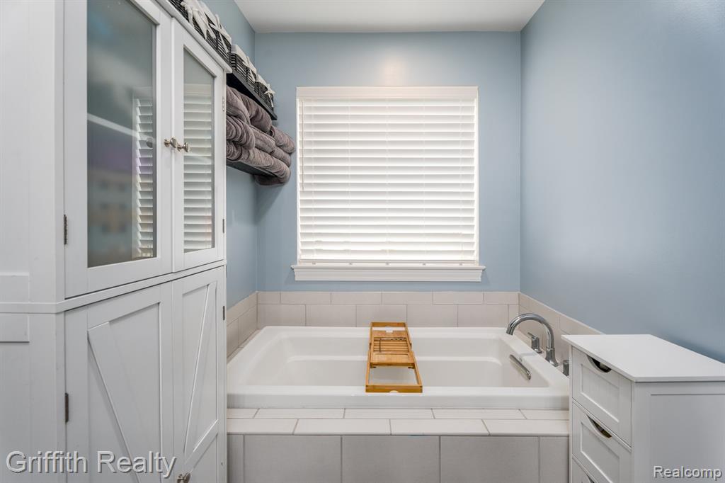 9869 Dartmouth Road Road, Clarkston, MI 48348 — Photo 43