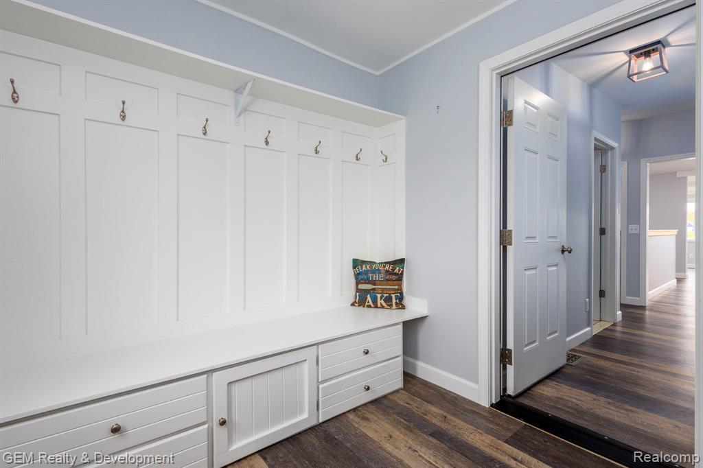 8081 Granada Avenue, Brighton, MI 48114 — Photo 9