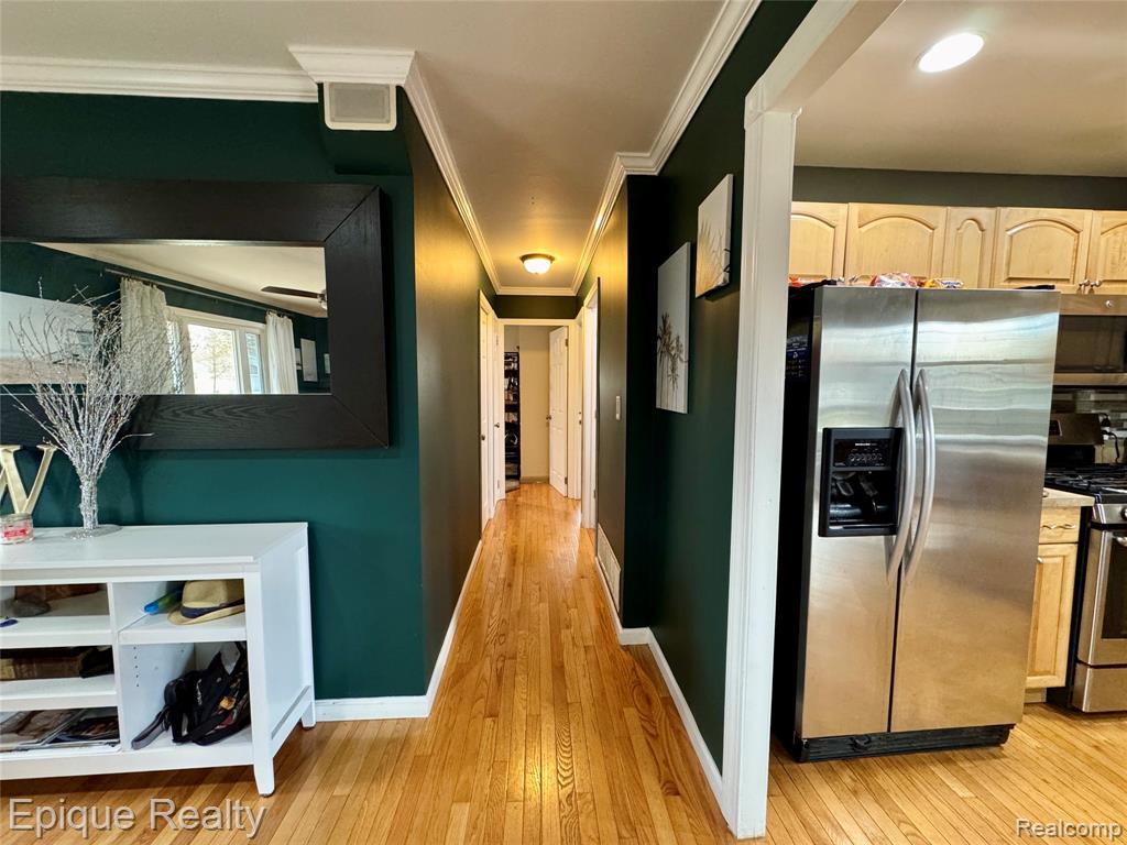 811 Los Arboles Drive, Walled Lake, MI 48390 — Photo 11