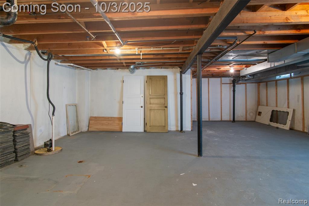5130 Lake Bluff Rd, West Bloomfield, MI 48323 — Photo 31
