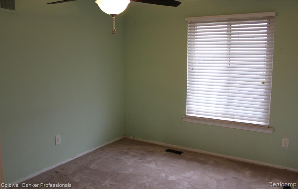 6586 CARRIAGE HILLS Drive, Canton, MI 48187 — Photo 15