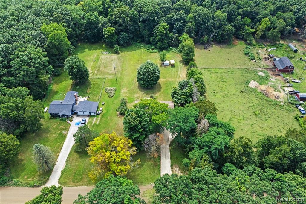 6460 Hogan Road, Fenton, MI 48430 — Photo 32