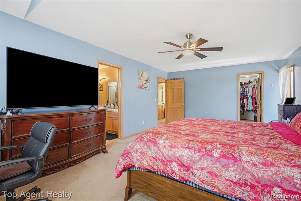 52825 Seven Oaks Drive, Utica, MI 48316 — Photo 23