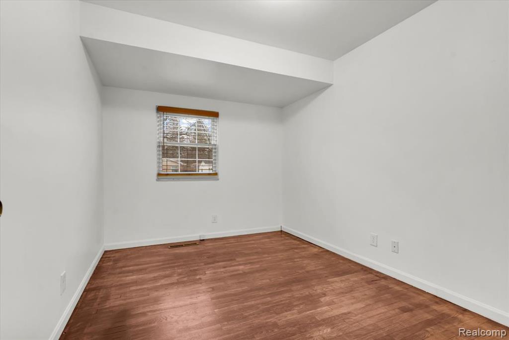 4460 Bristolwood Drive, Flint, MI 48507 — Photo 16