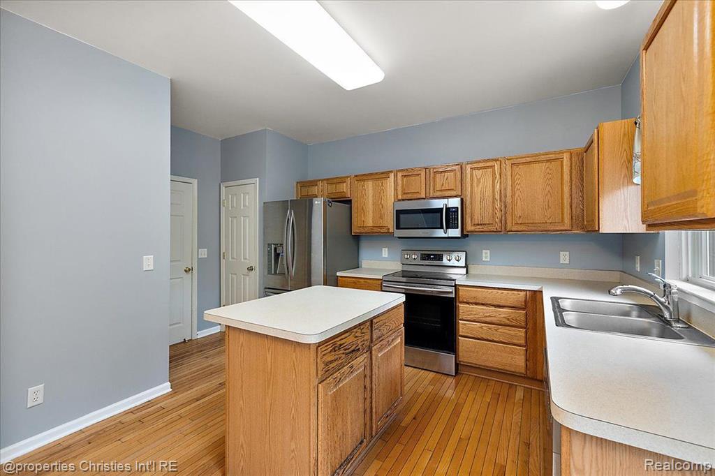 9773 RAVENSHIRE Drive, Ypsilanti, MI 48198 — Photo 22