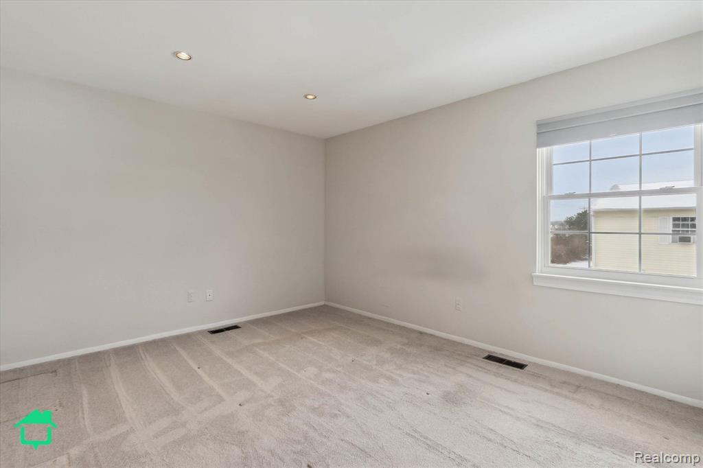 256 LAKE VILLAGE Drive, Walled Lake, MI 48390 — Photo 12