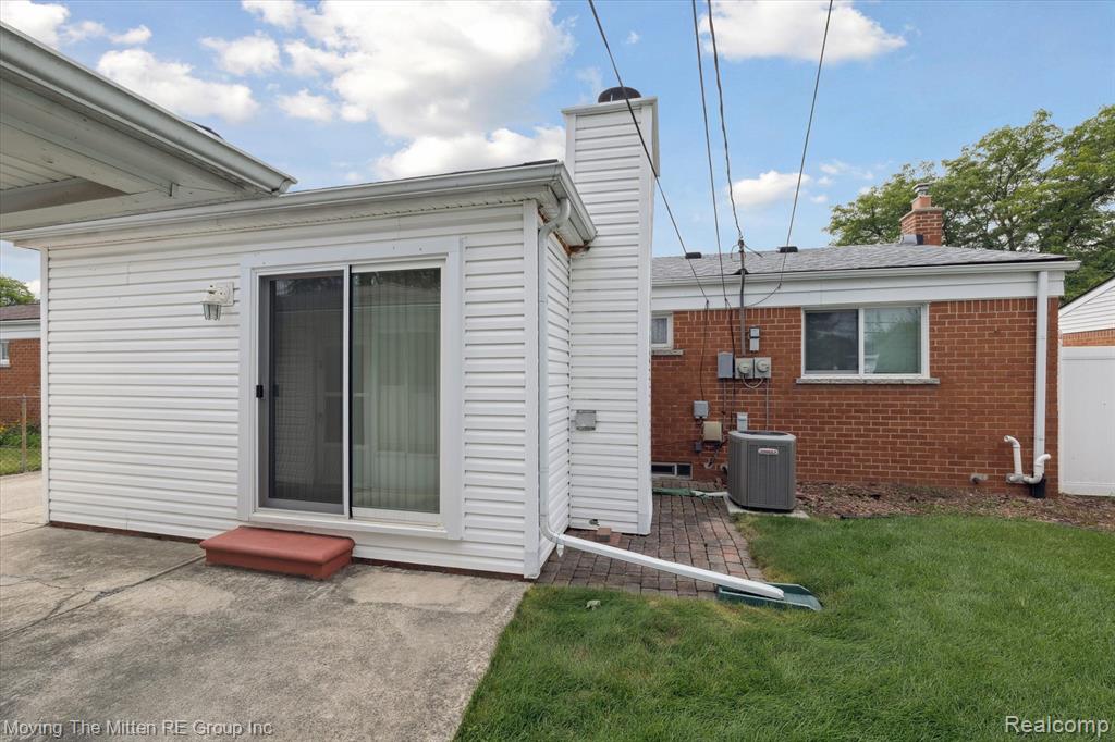 6484 Huntleigh Street, Garden City, MI — Photo 41