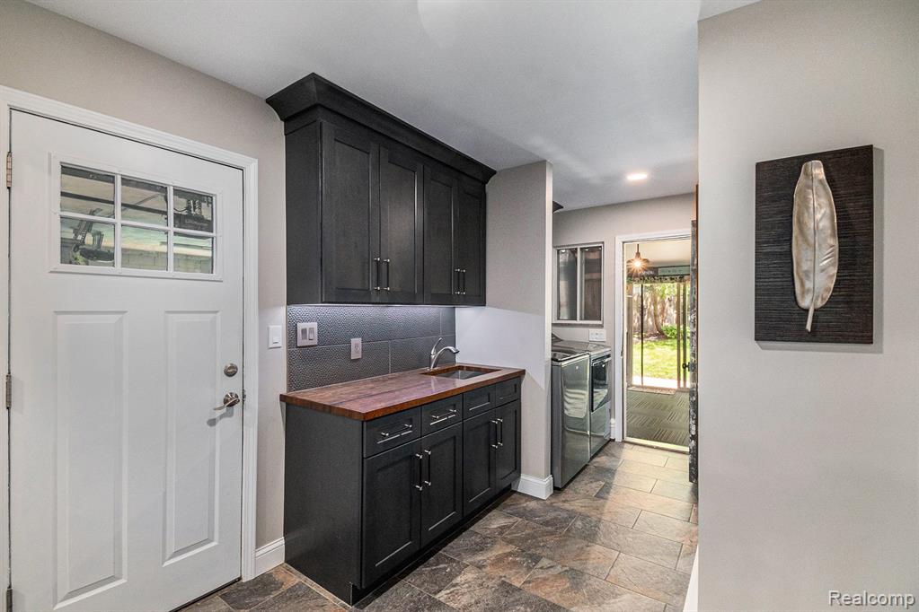 6062 Middle Lake Road, Clarkston, MI — Photo 16