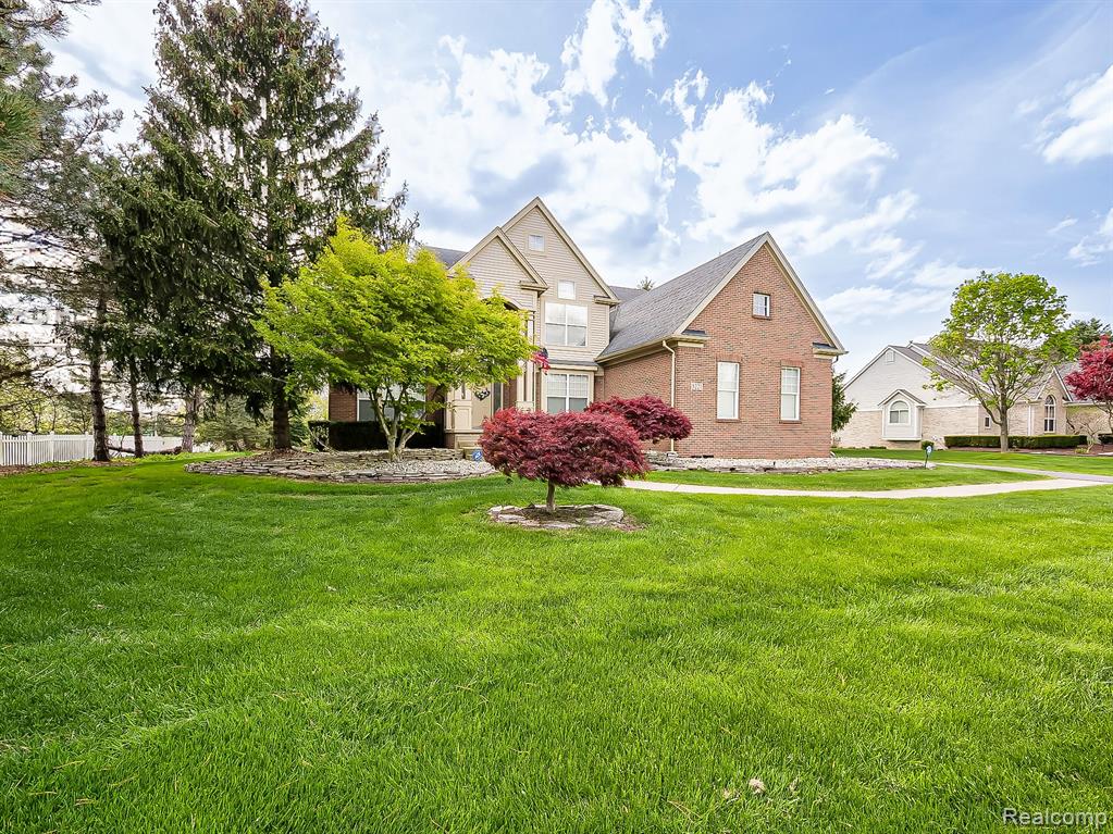 5221 Sandlewood Drive, Commerce Twp, MI 48382 — Photo 58