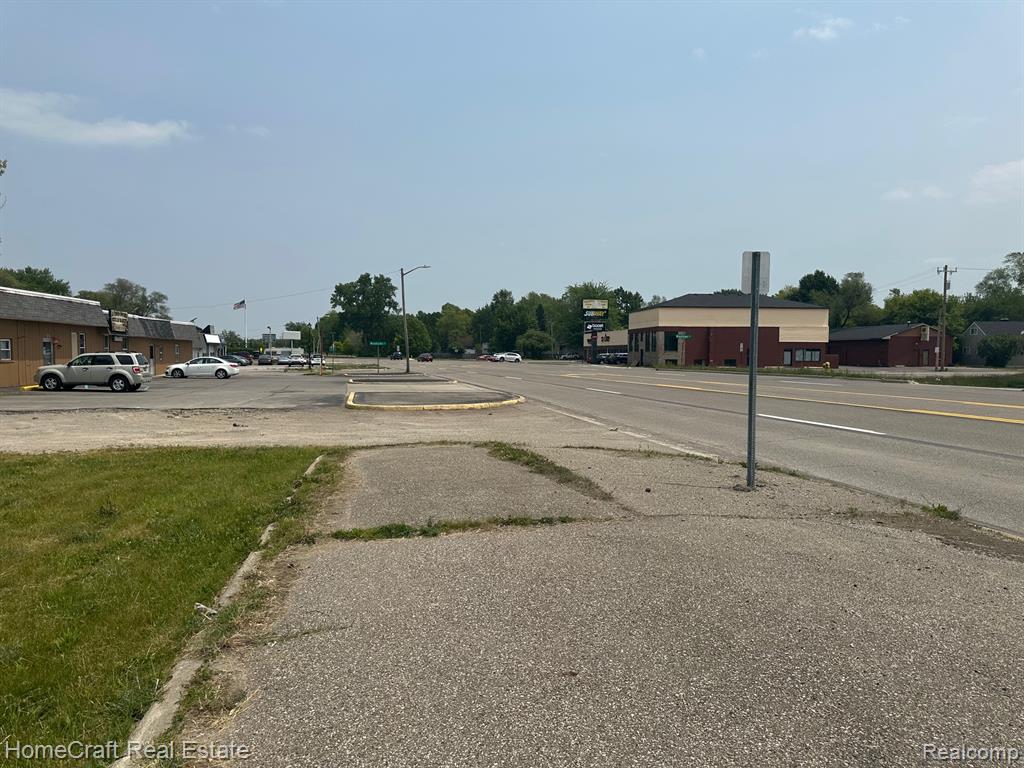490 GREENLAWN Street, Ypsilanti, MI 48198 — Photo 8