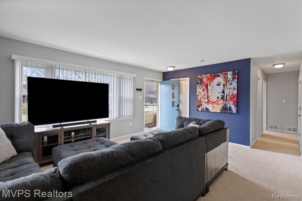5503 NORTHLAWN Drive, Sterling Heights, MI 48310 — Photo 3