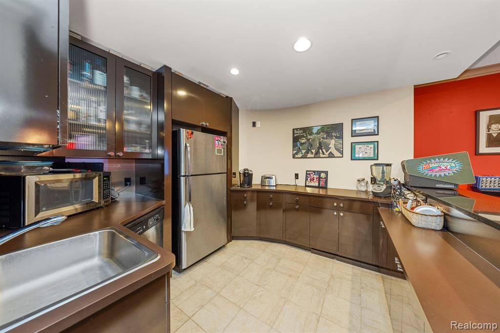 4326 COMMERCE Road, Orchard Lake Village, MI 48324 — Photo 42