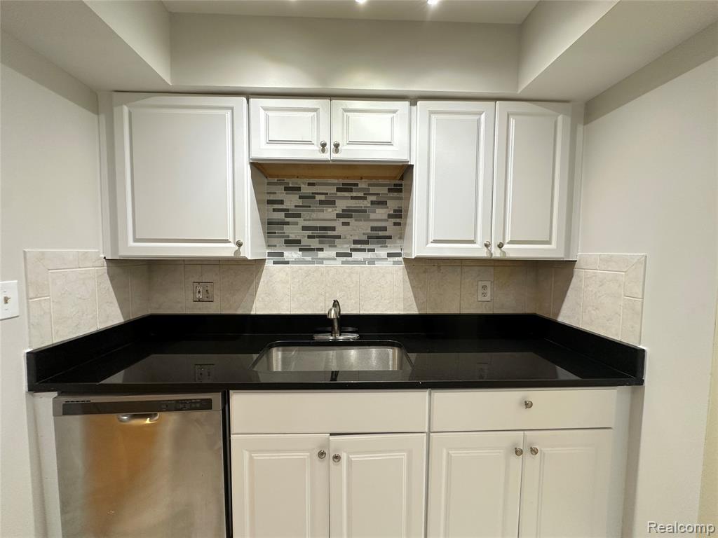 755 E Fox Hills Drive, Bloomfield Hills, MI 48304 — Photo 12