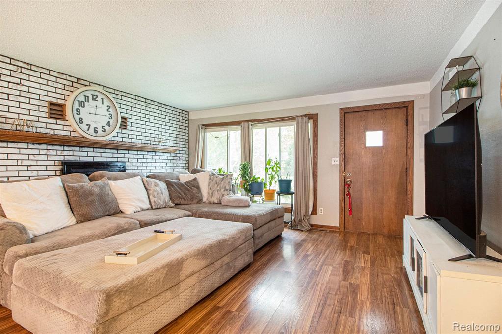 1255 GAULT Drive, Ypsilanti, MI 48198 — Photo 7