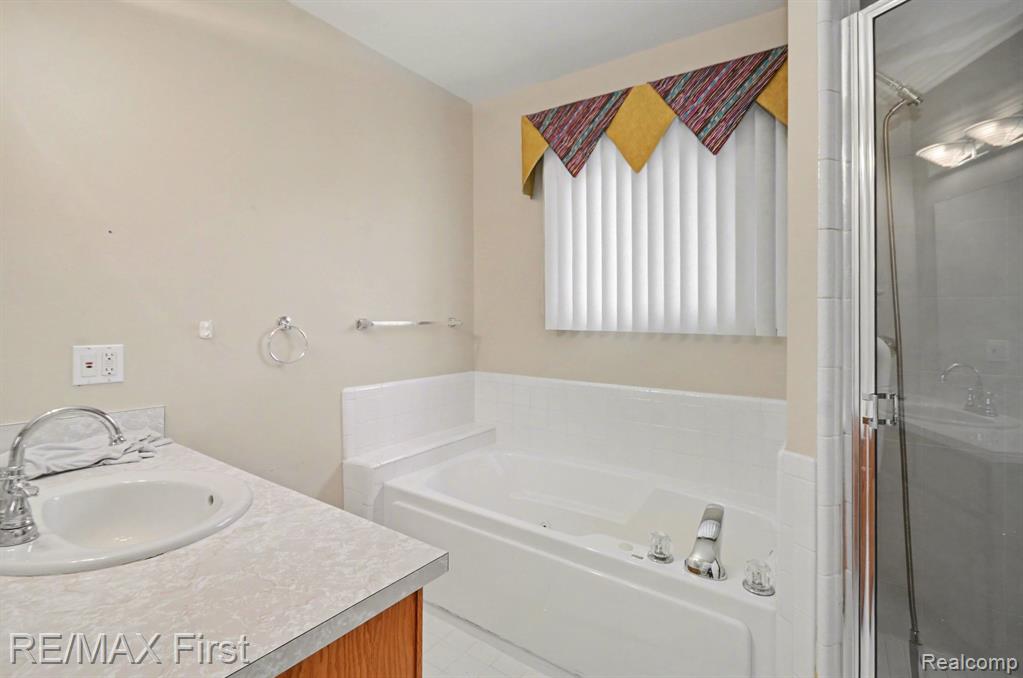 47985 Fox Chase Court, Shelby Twp, MI 48315 — Photo 13